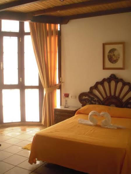 Hotel Restaurante Calderon Arcos de la Frontera Extérieur photo